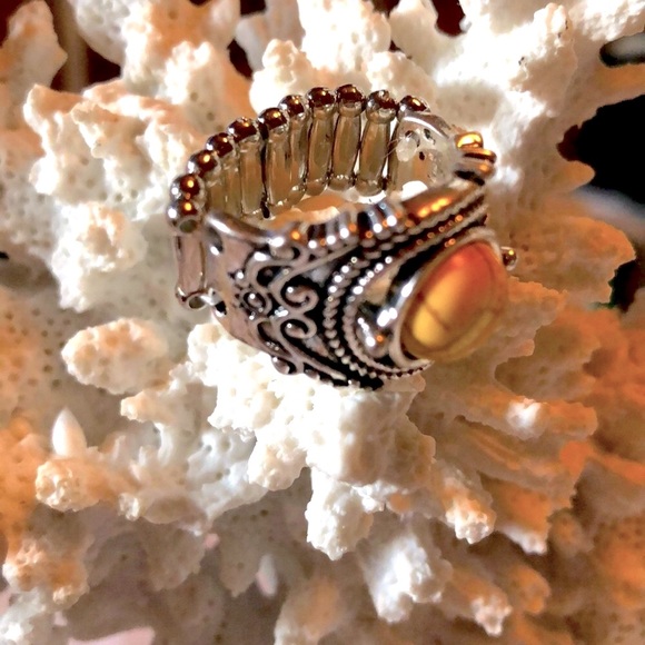 NWT 🌼 PAPARAZZI YELLOW HOWLITE STONE SILVER STRETCH RING One Size Fits All - Picture 6 of 8